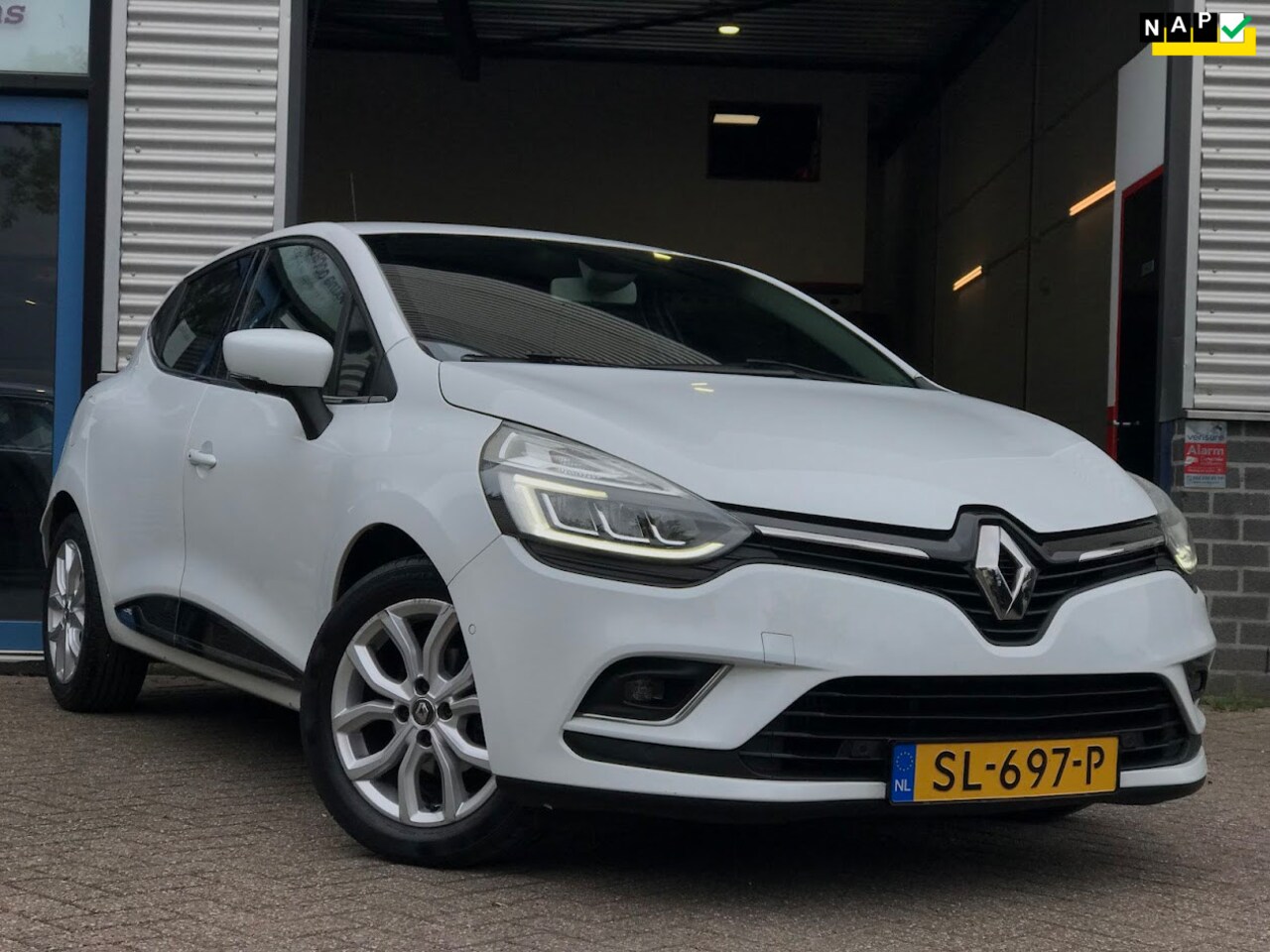 Renault Clio - 0.9 TCe Intens|Navi|PDC|LED|Keyless|Camera - AutoWereld.nl