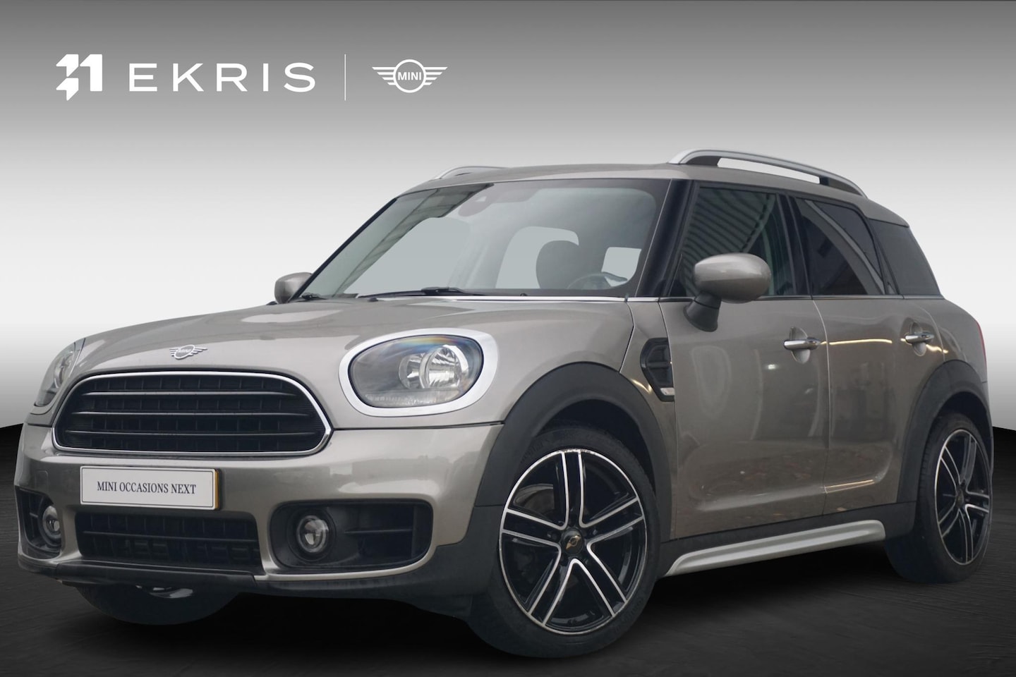 MINI Countryman - One Business Edition | Cruise Control | Parkeersensoren Achter | Connected Navigation - AutoWereld.nl
