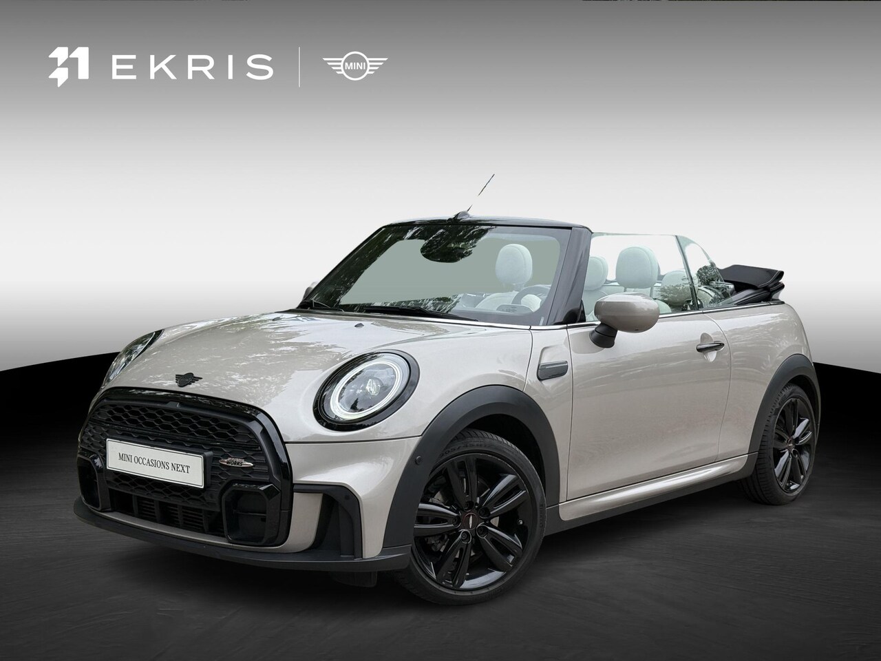 MINI Cabrio - Cooper John Cooper Works Uitvoering | 17" LM JCW Track Spoke zwart | Harman-Kardon sound s - AutoWereld.nl