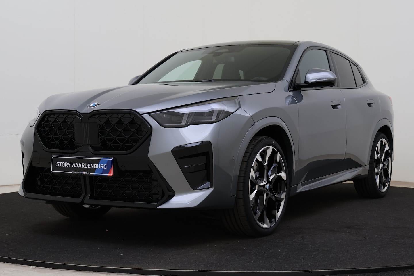 BMW X2 - sDrive20i M Sport Automaat / Panoramadak / Trekhaak / Sportstoelen / Achteruitrijcamera / - AutoWereld.nl
