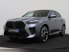 BMW X2 - sDrive20i M Sport Automaat / Panoramadak / Trekhaak / Sportstoelen / Achteruitrijcamera /