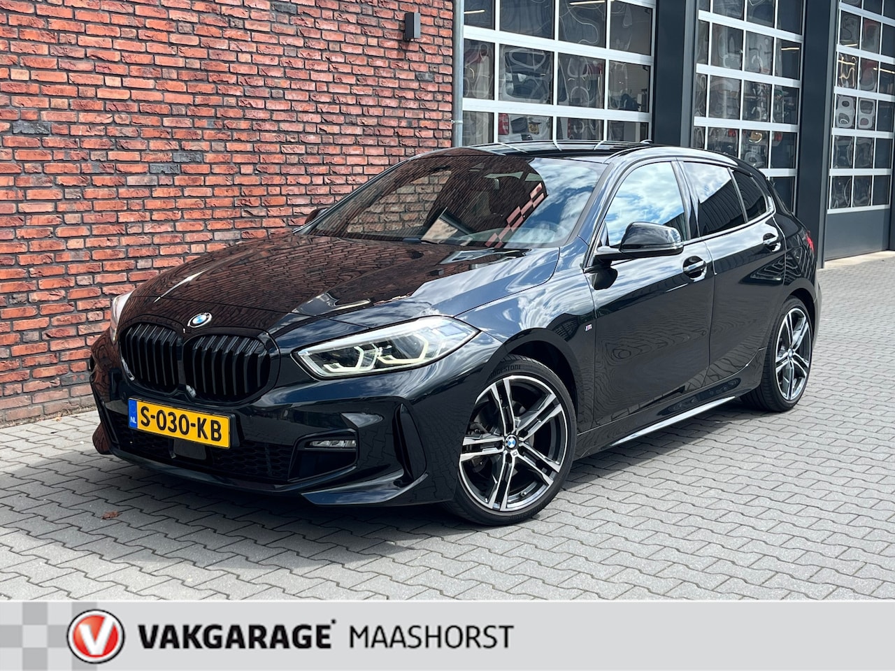 BMW 1-serie - 118i High Executive Automaat/ParkeerSensoren/Clima/Airco/Cruise/Navi/AppConnect/LM-18" - AutoWereld.nl
