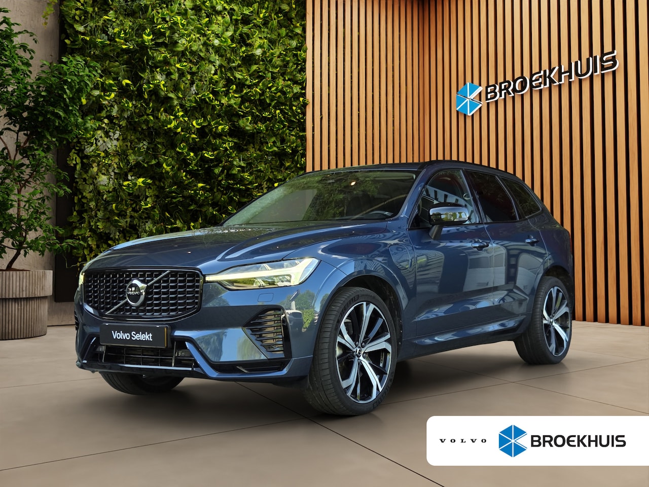 Volvo XC60 - 2.0 T6 Plug-in hybrid AWD R-Design | Trekhaak | Pano | HUD | Memory | Pilot Assist | Harma - AutoWereld.nl