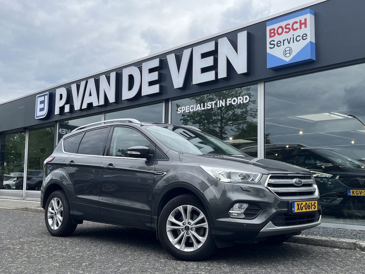 Ford Kuga - 1.5 EcoBoost Titanium 150pk/110kW 6-bak | Trekhaak | Elektr. achterklep | Bi-Xenon | Camer - AutoWereld.nl