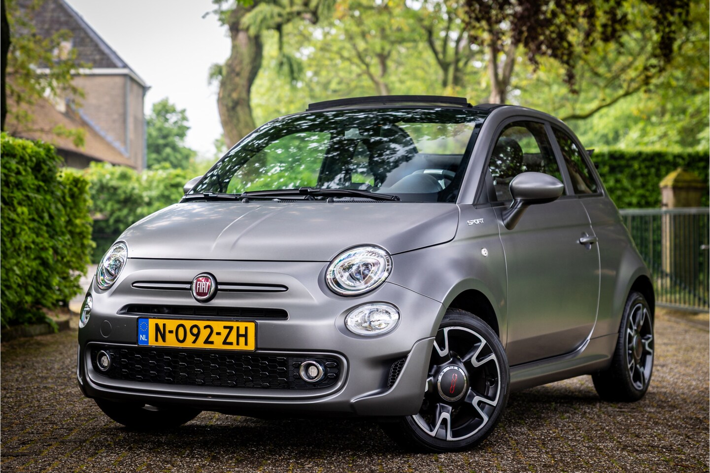 Fiat 500 - 1.0 Hybrid Cult Cabriolet Mat Grijs Grigio Opaco - AutoWereld.nl