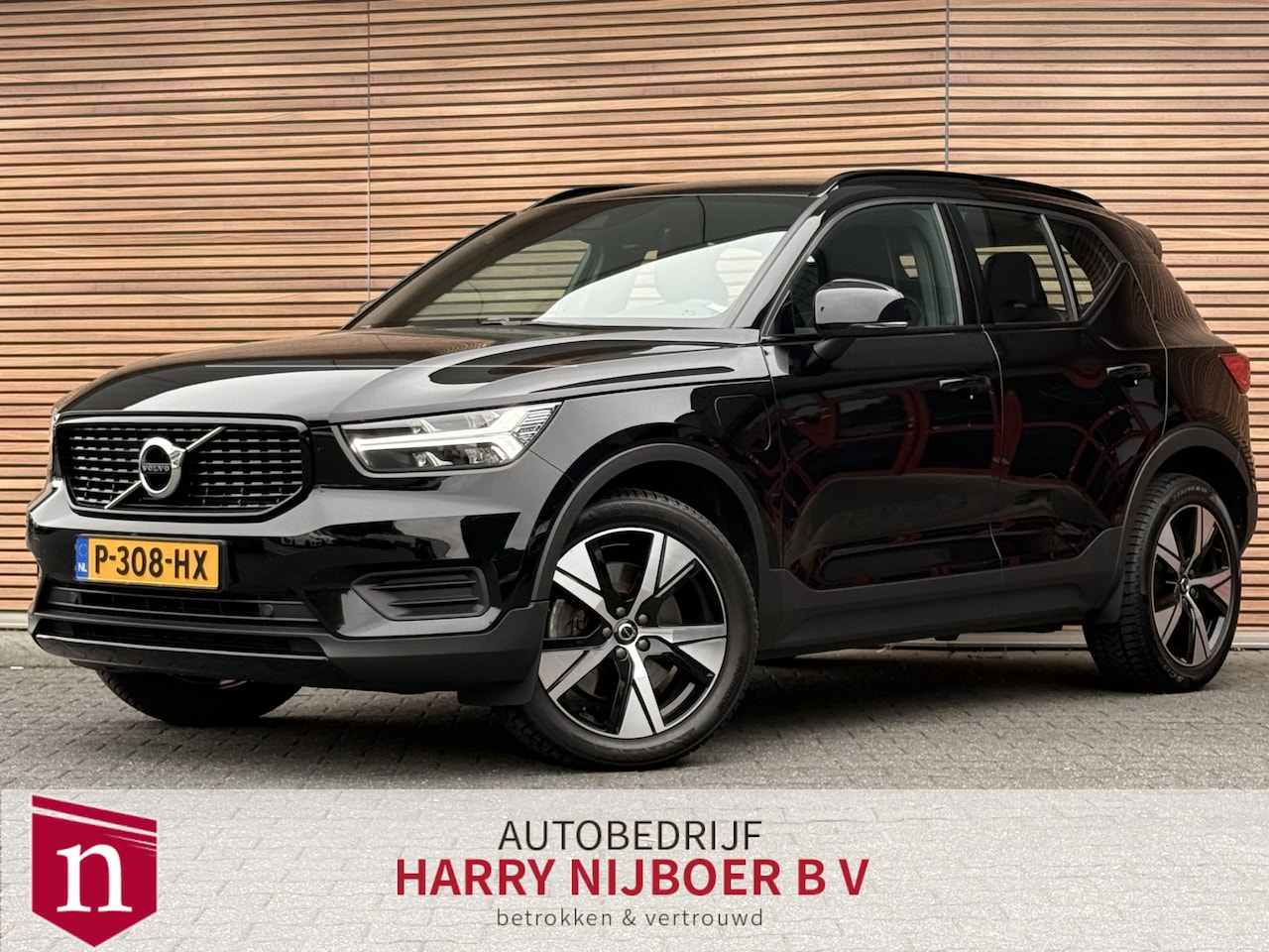 Volvo XC40 - 1.5 T4 Recharge R-Design Camera / El. Achterklep / Stoelverwarming - AutoWereld.nl