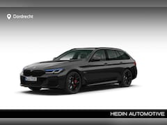 BMW 5-serie Touring - 530e xDrive M-Sport Pro | 19" | Head-Up | Laser | Harman Kardon | Trekhaak | Driving Assis
