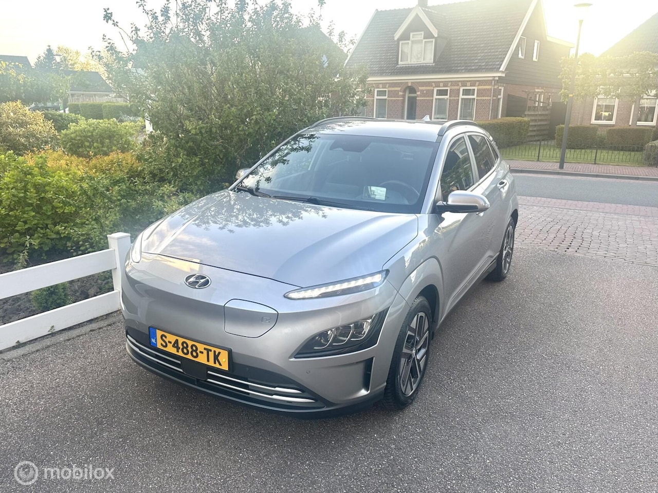 Hyundai Kona Electric - EV Premium 64 kWh WARMTE POMP STOELKOELING/VERWARMING CARPLAY 1E EIGENAAR CAMERA ZEER NETT - AutoWereld.nl