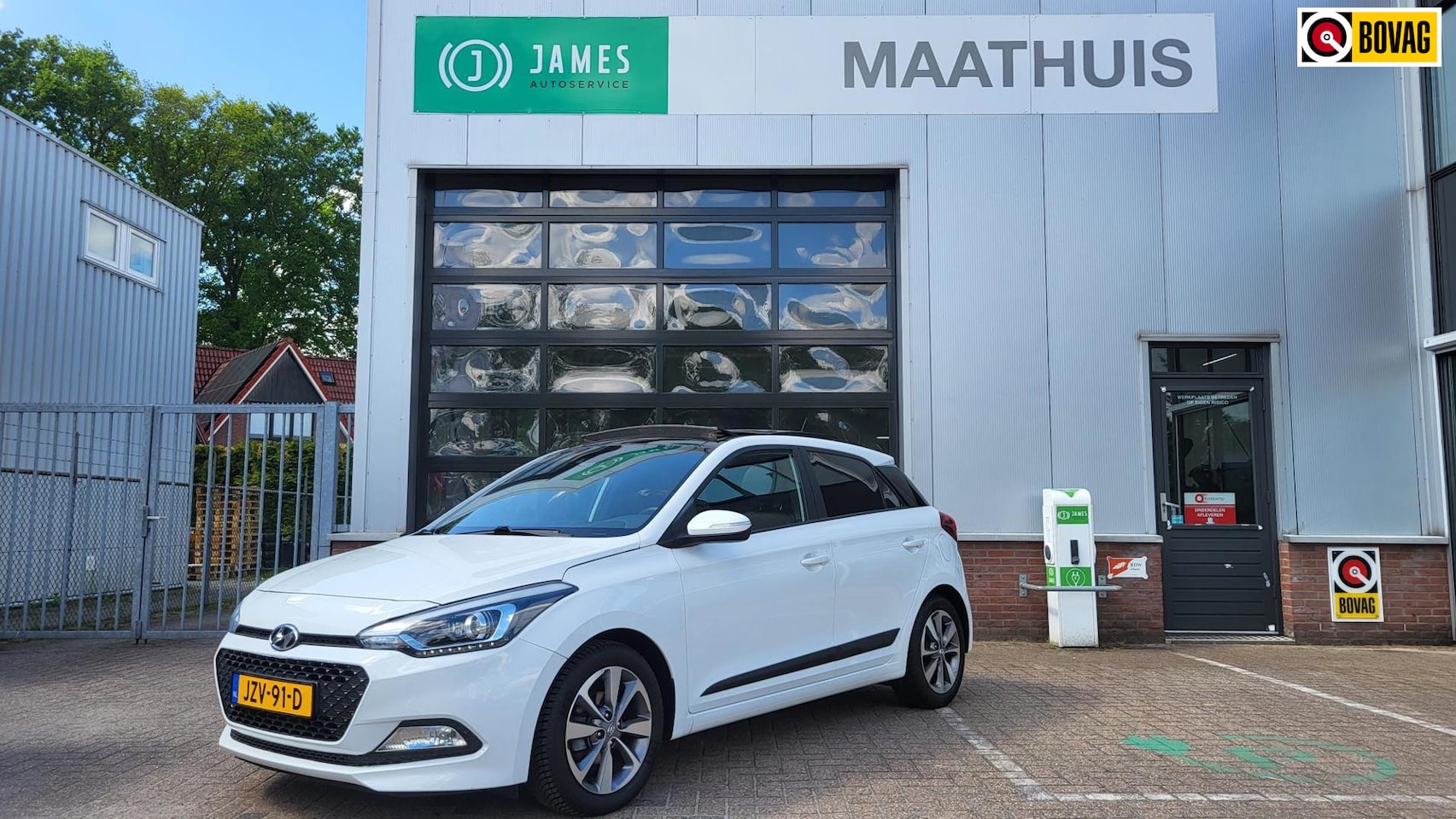 Hyundai i20 - 1.2 HP i-Motion Premium panorama dak-stoel verwarming - AutoWereld.nl
