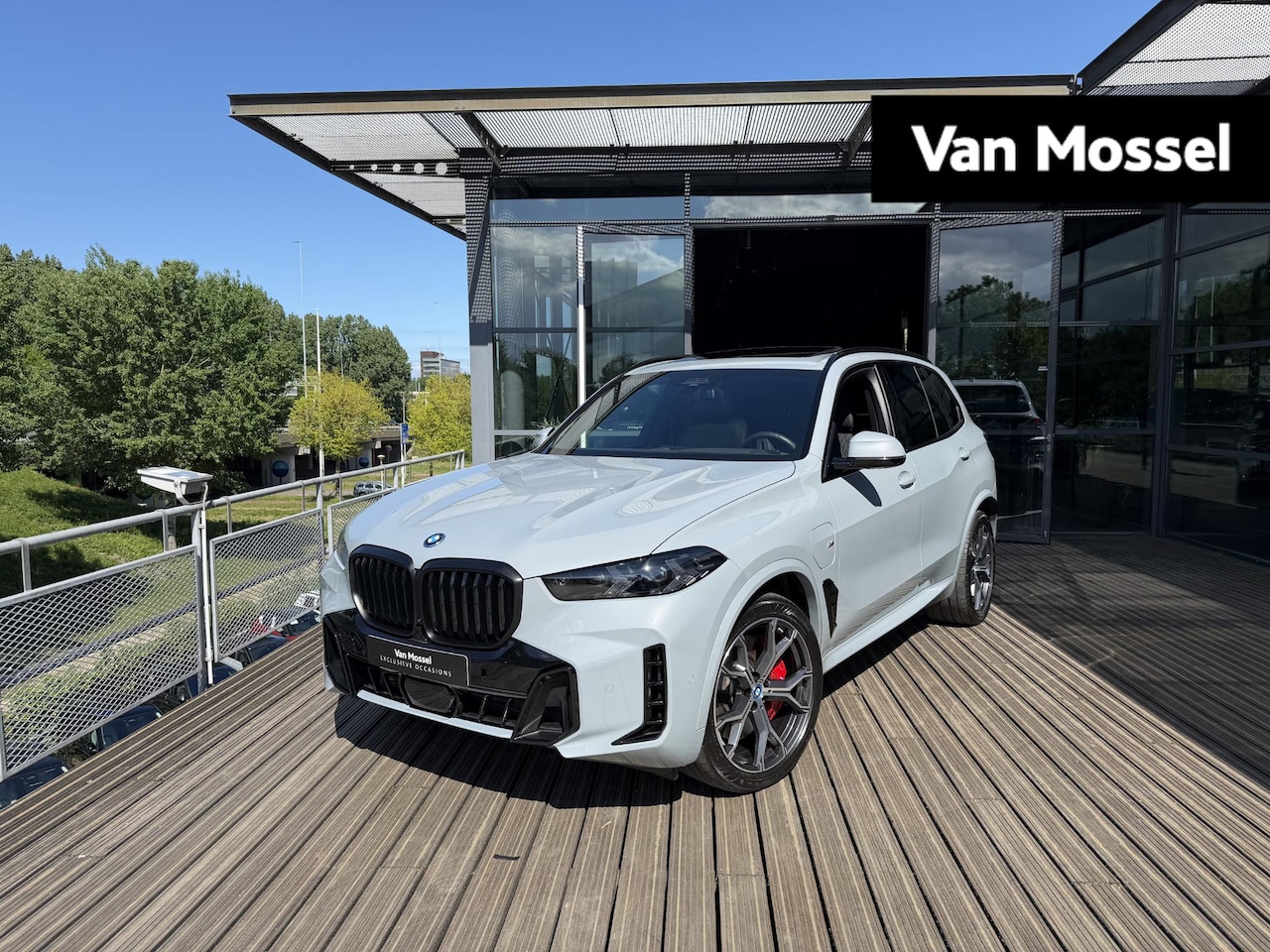 BMW X5 - 50e M SPORT PRO | HARMAN/KARDON | PANORAMADAK | SKYLOUNGE | INTEGRAL ACTIVE STEERING | STO - AutoWereld.nl