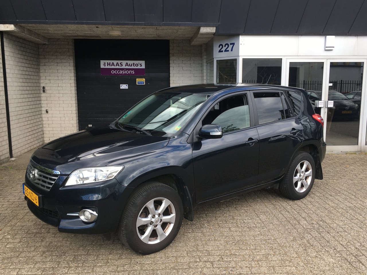 Toyota RAV4 - 2.0 VVTi Executive Business / LEDER / 4X4 / NAVI / CAMERA / EURO-5 / DEALER SERVICED - AutoWereld.nl