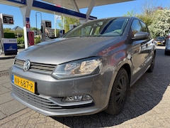 Volkswagen Polo - 1.2 TSI Comfortline Connected Series / Parkeersensoren / Trekhaak / Bluetooth / CruiseCont