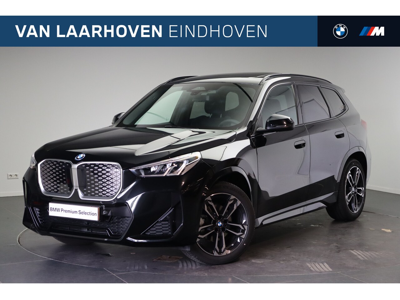 BMW iX1 - eDrive20 M Sport / Panoramadak / Sportstoelen / M Adaptief onderstel / Parking Assistant / - AutoWereld.nl