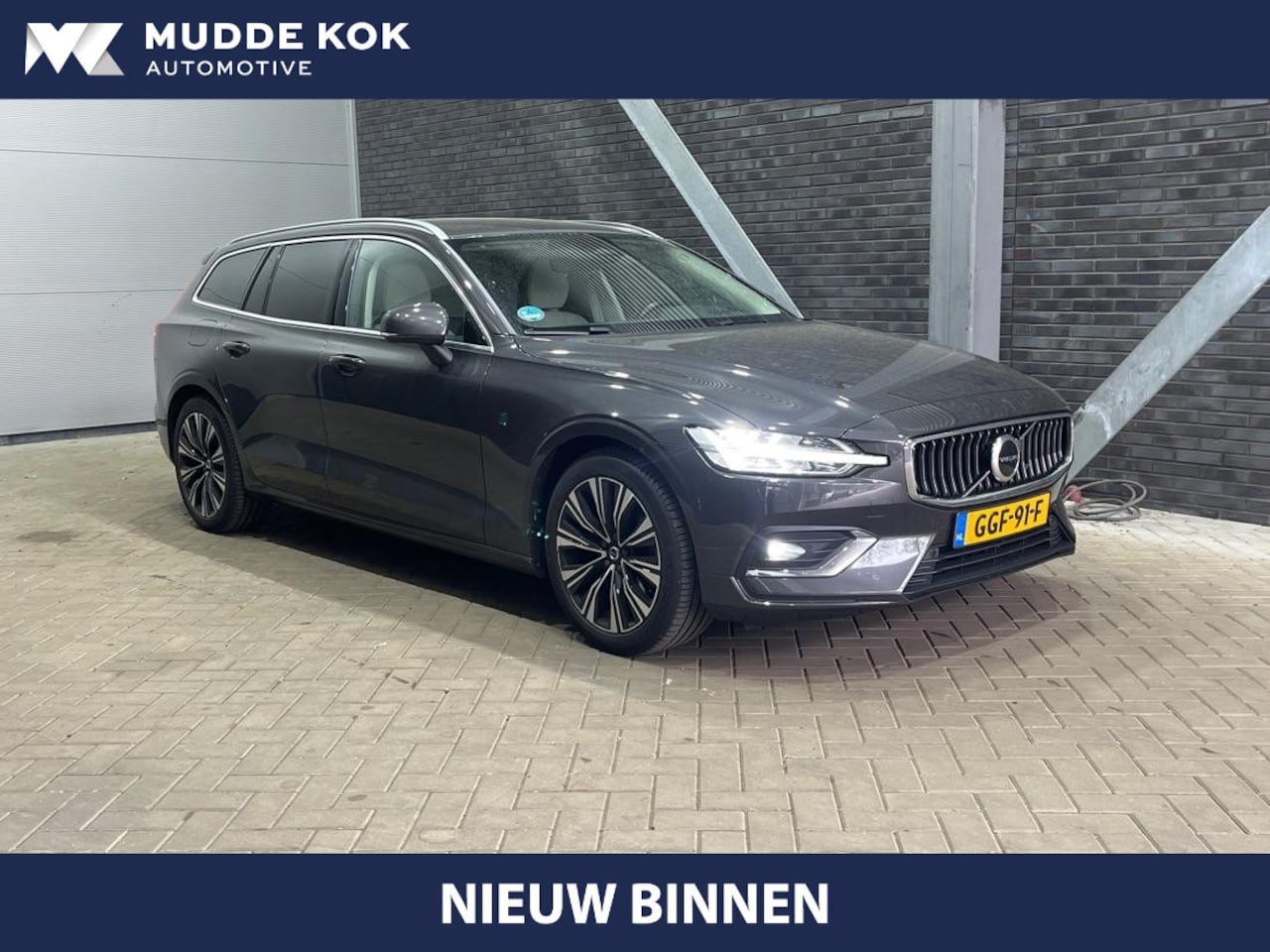 Volvo V60 - B4 Plus Bright | ACC | BLIS | Keyless | Camera | Leder | Trekhaak - AutoWereld.nl