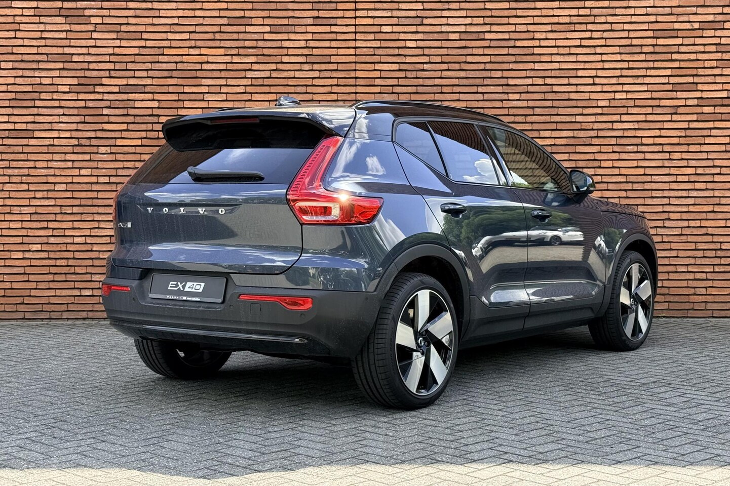 Volvo EX40 - Single Motor Extended Range Ultra Europa 82 kWh 45th Anniversary Edition | 5 jaar garantie - AutoWereld.nl