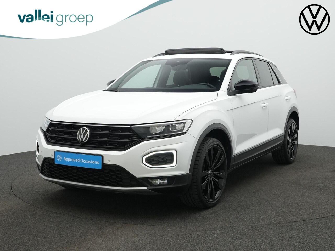 Volkswagen T-Roc - 1.5 TSI 150 pk DSG Sport | Panoramadak | Achteruitrijcamera | Adaptive Cruise | Elektrisch - AutoWereld.nl