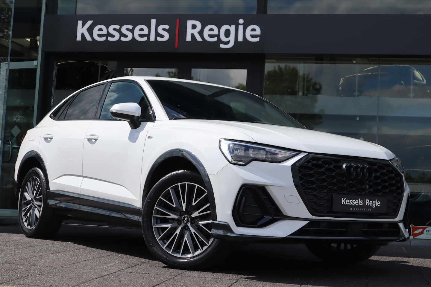 Audi Q3 Sportback - 45 TFSI e S-line | El.haak | Camera | 19” | Stoelverwarming | El.klep | Cruise | DAB - AutoWereld.nl