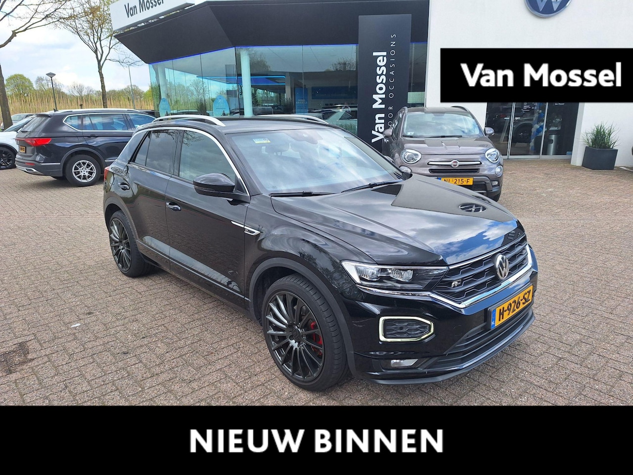 Volkswagen T-Roc - 1.5 TSI Sport Business R | 150 PK | Automaat | Stoelverwarming | Navigatie | Parkeercamera - AutoWereld.nl
