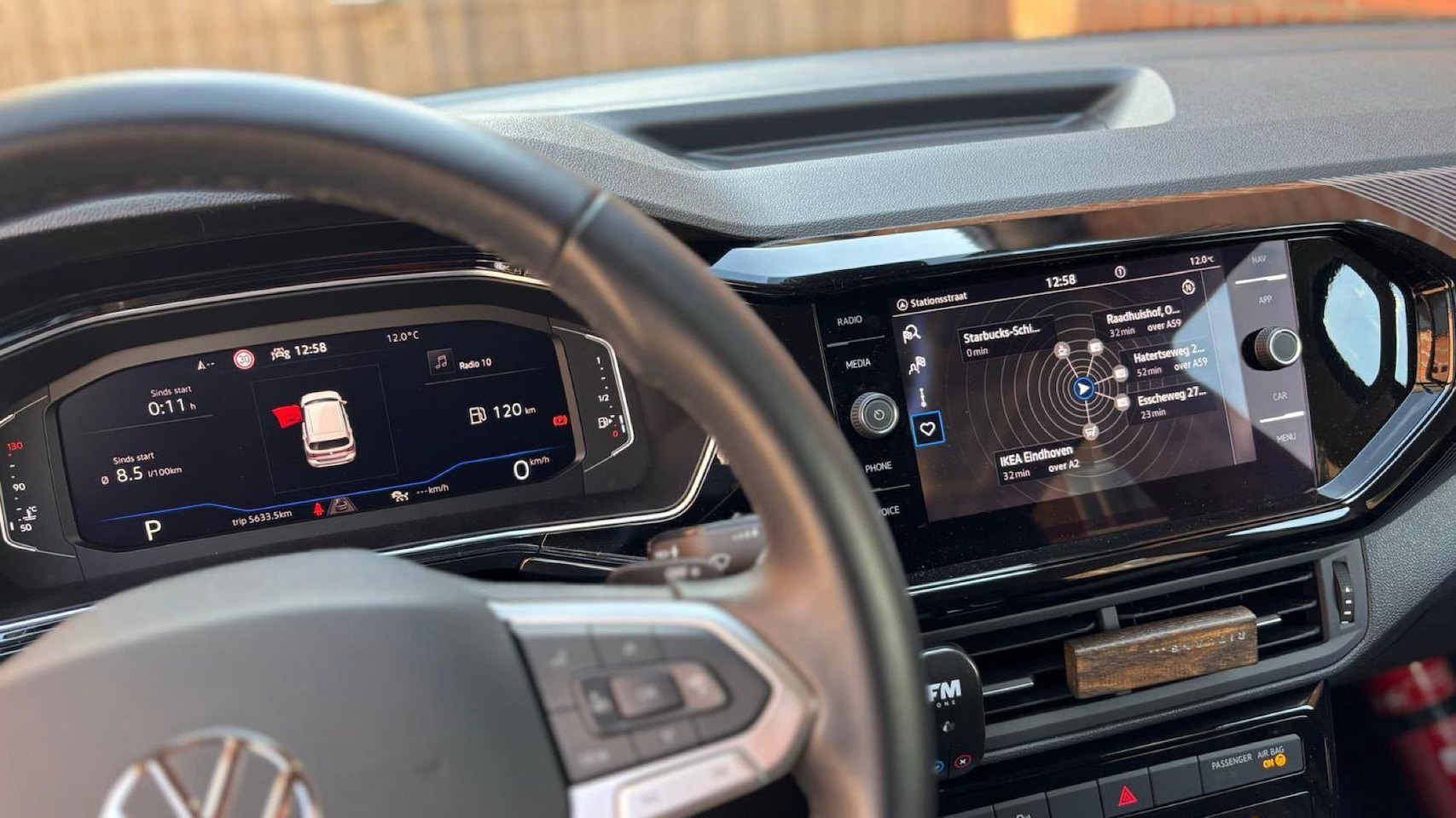 Volkswagen T-Cross - 1.0 TSI R-Line | 110 PK | Automaat | Digital Cockpit PRO | All Season Banden | Navigatie | - AutoWereld.nl