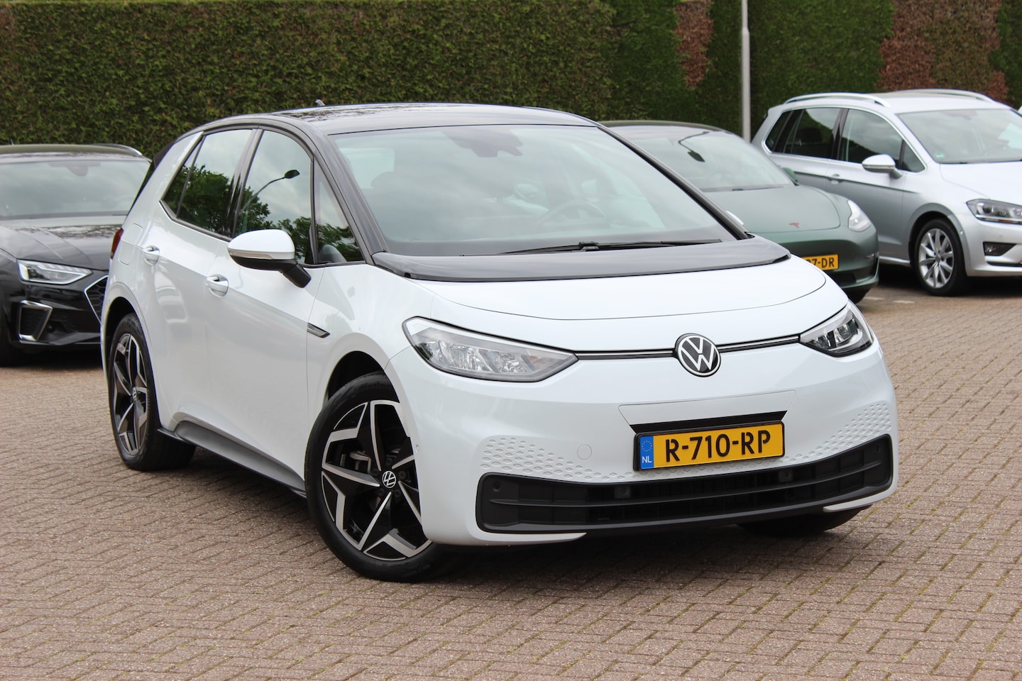 Volkswagen ID.3 - Pro 58 kWh / SoH 96,3% / 20.743 km / Camera / Trekhaak / Leder & Alcantara / CarPlay / 19' - AutoWereld.nl