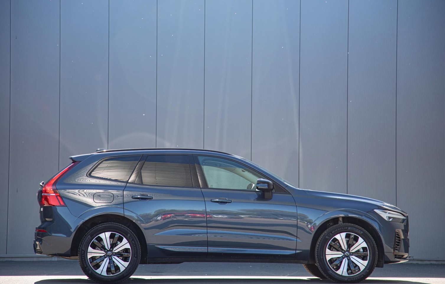 Volvo XC60 - 2.0 T6 Plug-in hybrid AWD Plus Dark 2.0 T6 Plug-in hybrid AWD Plus Dark - AutoWereld.nl