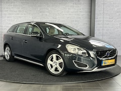 Volvo V60 - 2.0T Momentum Navi Trekhaak Leder BLIS