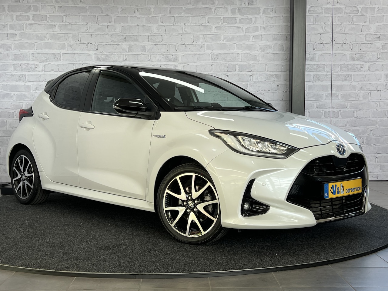 Toyota Yaris - 1.5 Hybrid Executive HUD ACC Keyless - AutoWereld.nl