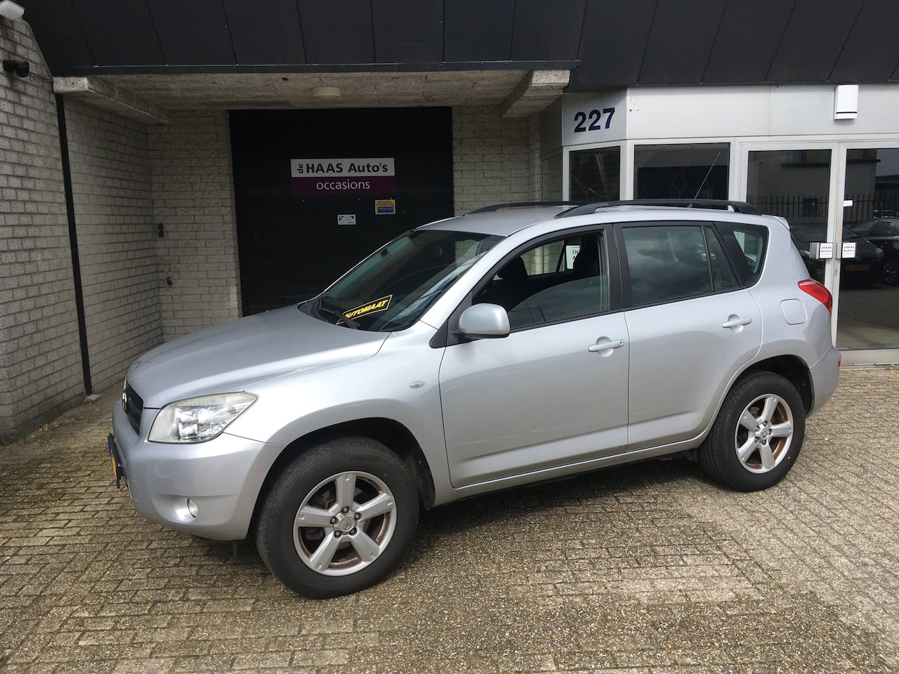 Toyota RAV4 - 2.0 VVTi Linea Sol / AUTOMAAT / NAVI / AIRCO ACC / 4 WD / TREKHAAK - AutoWereld.nl