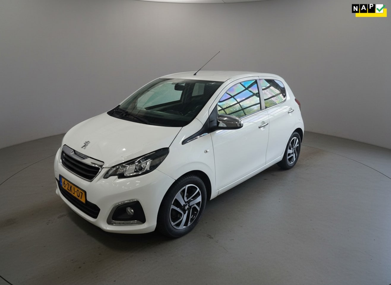Peugeot 108 - 1.0 e-VTi Première 1.0 e-VTi Première, Clima, Camera, Keyless, NAP - AutoWereld.nl