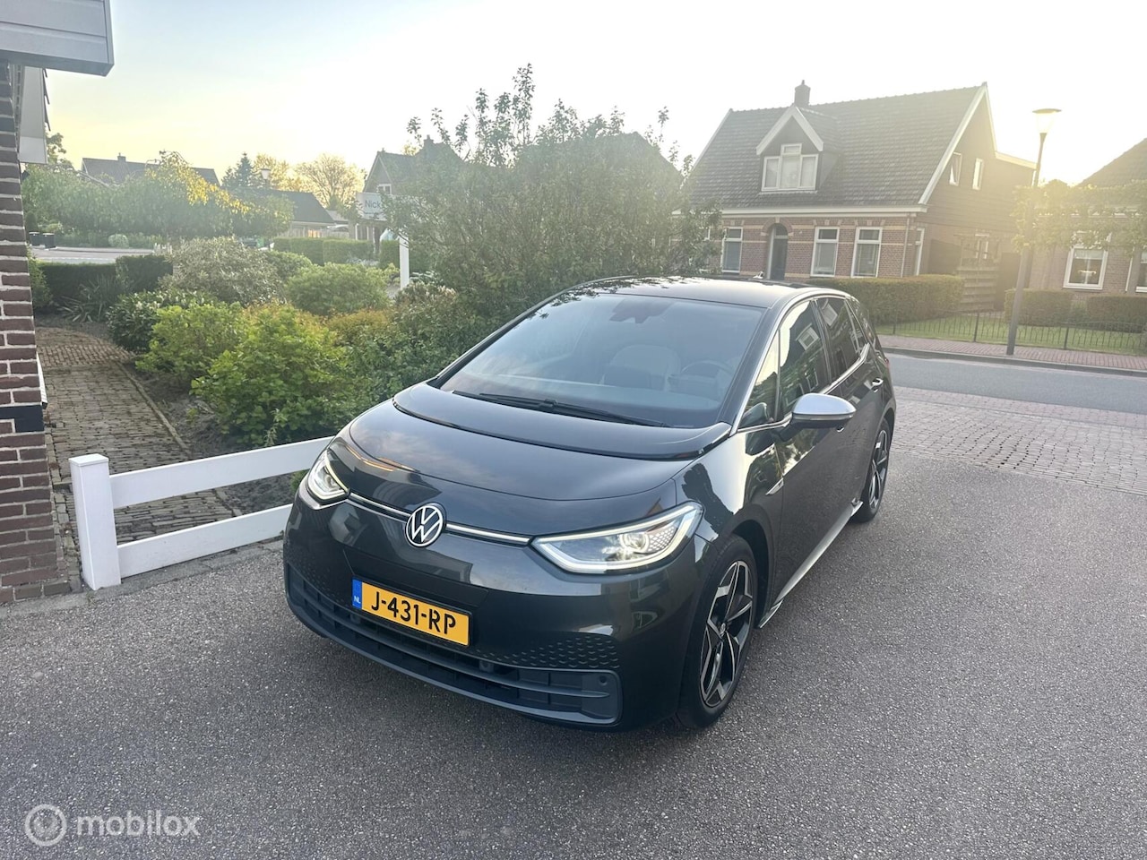 Volkswagen ID.3 - First Plus 58 kWh TREKHAAK CARPLAY SFEERVERLICHTING ACHTERUITRIJ CAMERA LED KOPLAMPEN NETT - AutoWereld.nl