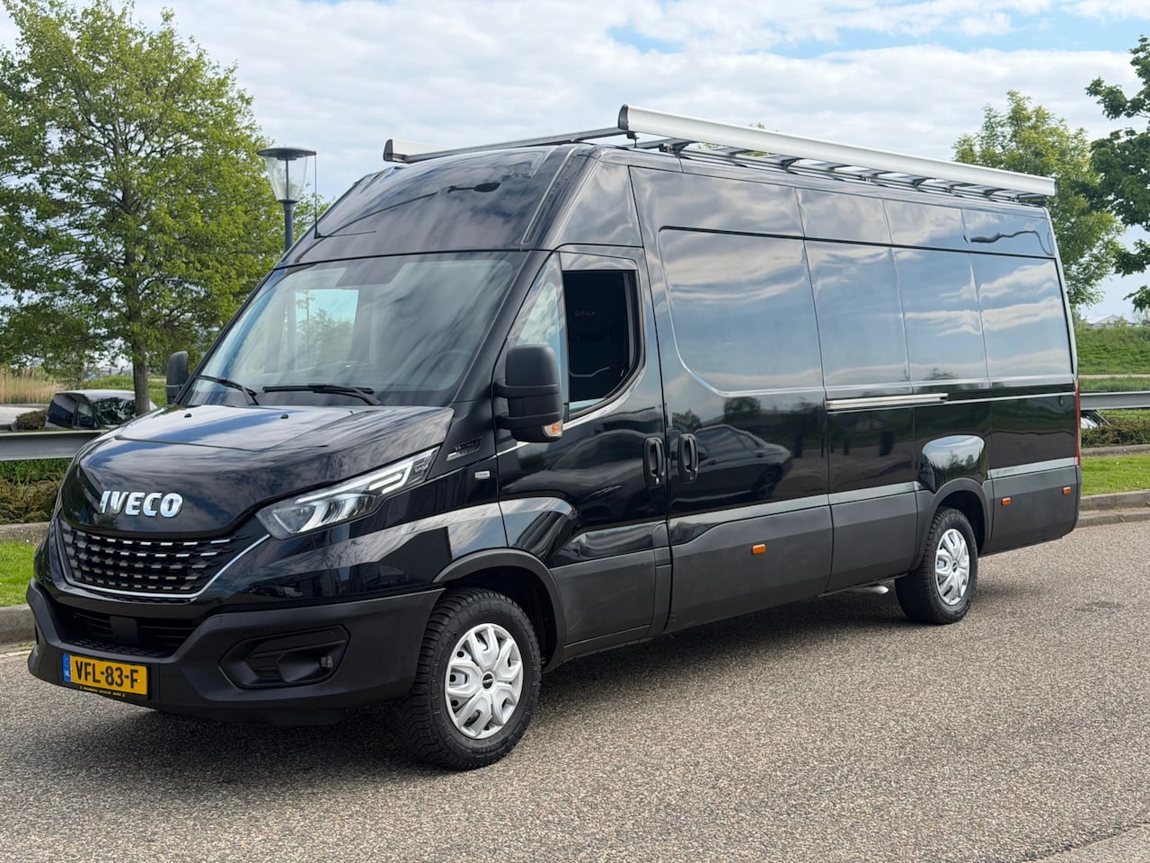 Iveco Daily - 35S16 L4H2 Automaat Airco Navi Cruisecontrol + Laadklep Euro 6 - AutoWereld.nl