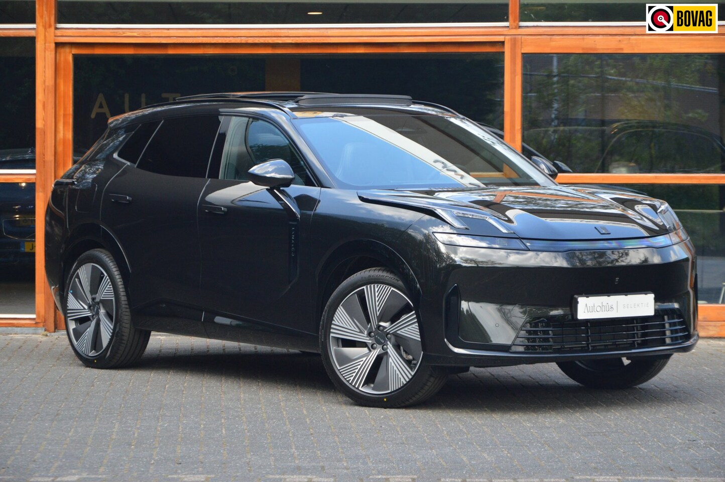 Lynk & Co 08 - More | 200km elektrisch rijbereik | Massage | Panoramadak | 360° Camera | Apple CarPlay | - AutoWereld.nl