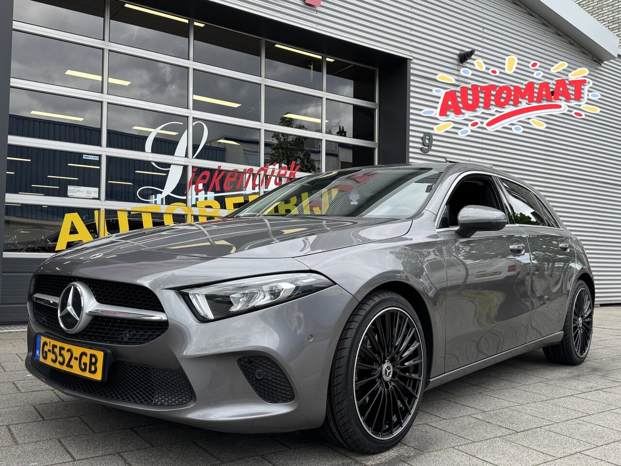 Mercedes-Benz A-klasse - 180 Business Solution - Navigatie / Apple CarPlay I Sport interieur I PDC I LED I 85.000 K - AutoWereld.nl