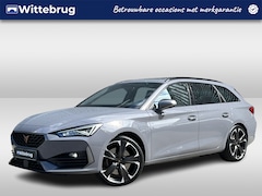 CUPRA Leon Sportstourer - 1.4 e-Hybrid 245PK VZ Performance / Panoramadak / Achteruitrijcamera / Stuur + Stoelverwar