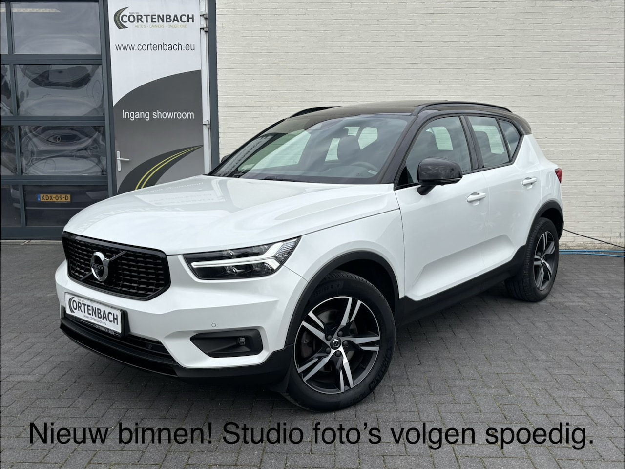 Volvo XC40 - 2.0 T5 AWD R-Design | Zwenkbare trekhaak | 2.100 Kg Trekgewicht | Panorama dak | Blis | Ha - AutoWereld.nl