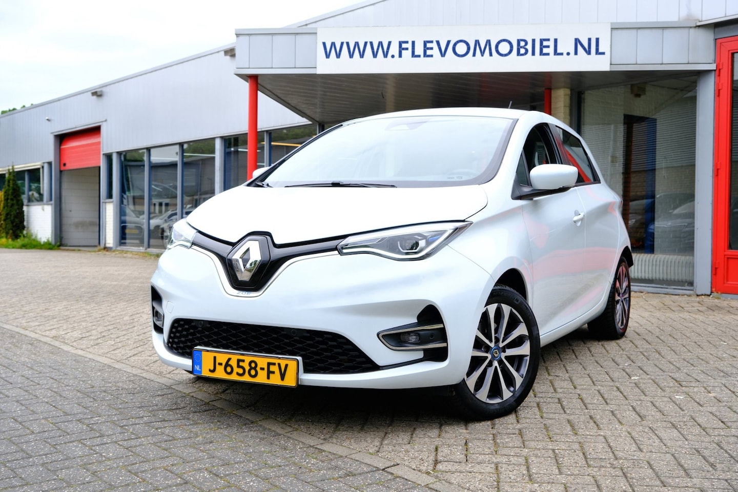 Renault Zoe - R135 Zen 52 kWh (Huur Accu) Aut. Navi|1e Eig|Cam|DAB|LMV - AutoWereld.nl