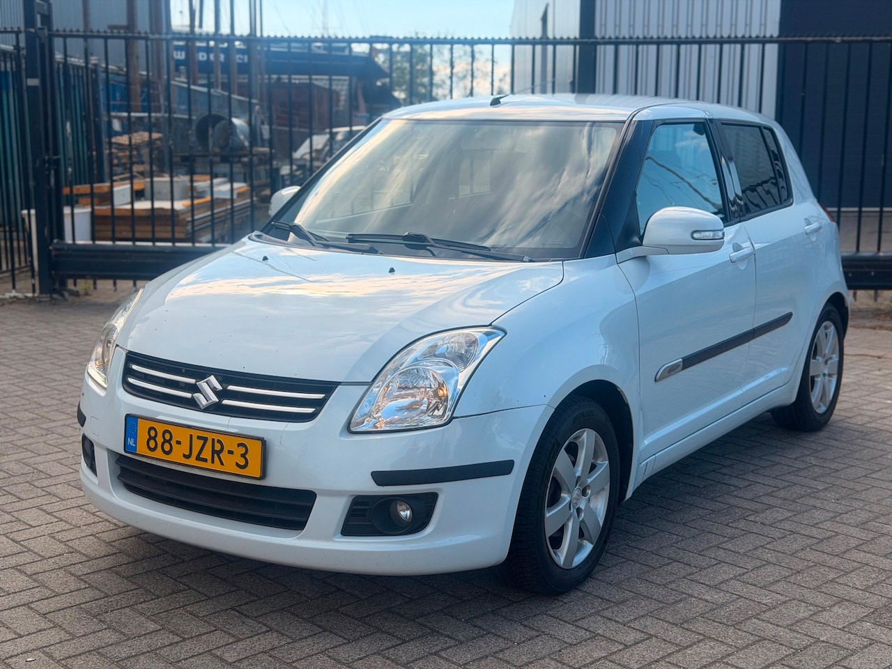 Suzuki Swift - 1.3 Limited Lpg G3 Airco Navi Camera 5 Deurs - AutoWereld.nl