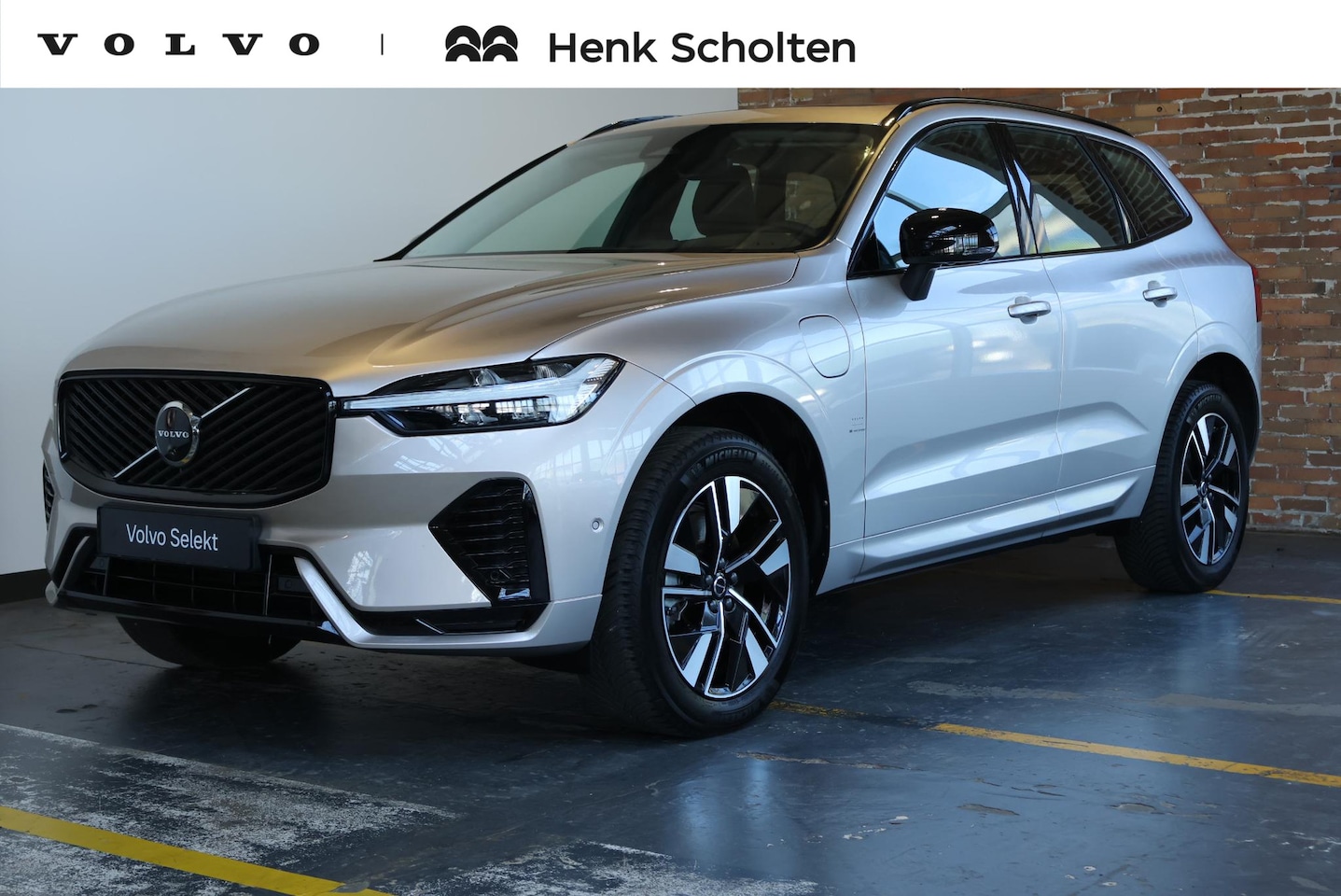 Volvo XC60 - 2.0 T6 Plug-in hybrid AWD Plus Dark | 360° Parkeercamera | Parkeersensoren voor + achter | - AutoWereld.nl