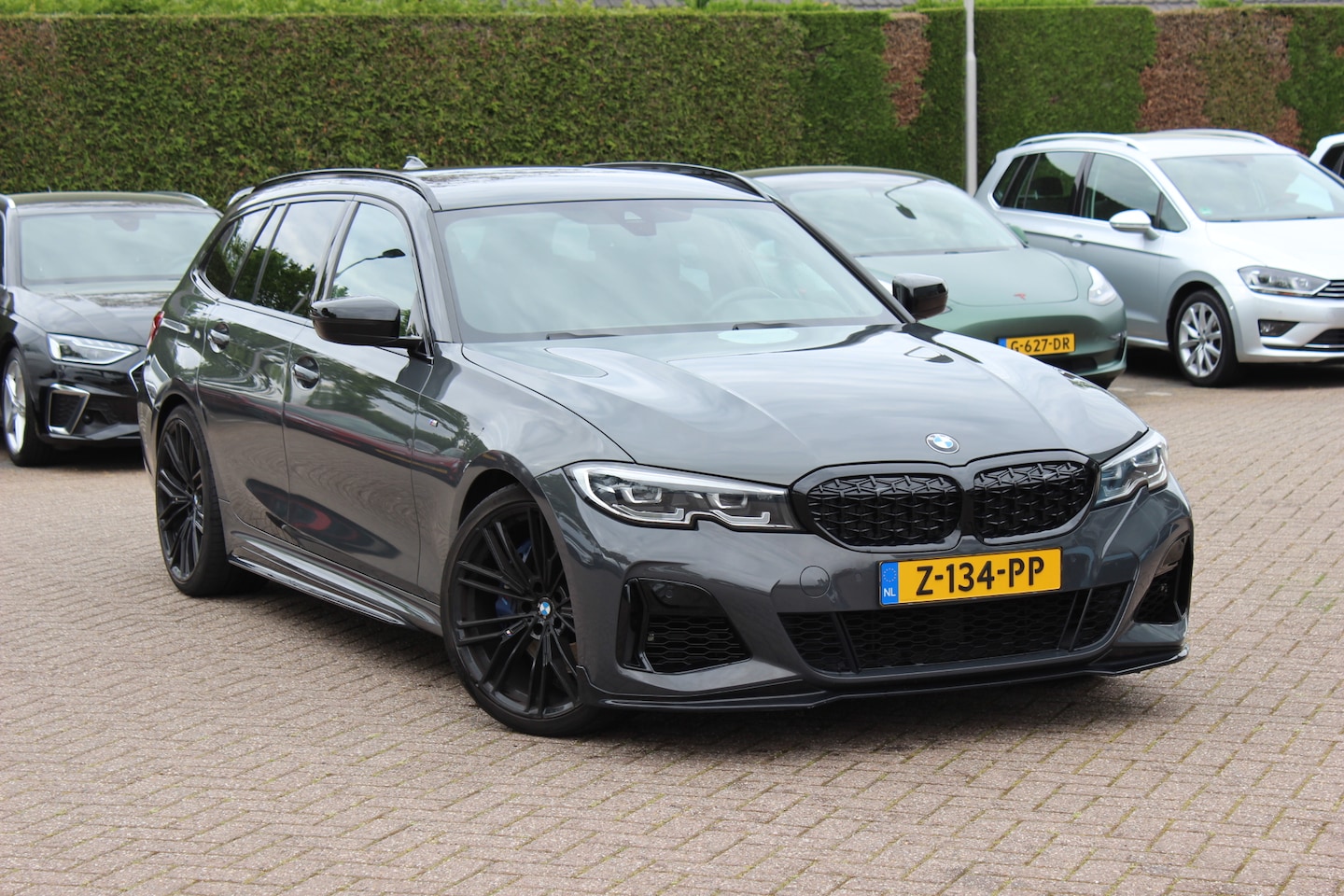 BMW 3-serie Touring - 330i High Exe. M Sport / M340 uitgevoerd / Leder&Alcantara / CarPlay / 19'' / Parkeerhulp - AutoWereld.nl
