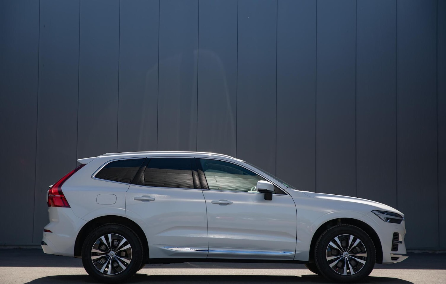 Volvo XC60 - 2.0 T6 Plug-in hybrid AWD Core Bright Panorama Google - AutoWereld.nl