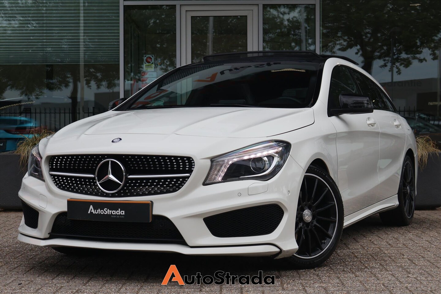 Mercedes-Benz CLA-klasse Shooting Brake - 180 AMG-Line I Pano | Navi | Xenon - AutoWereld.nl