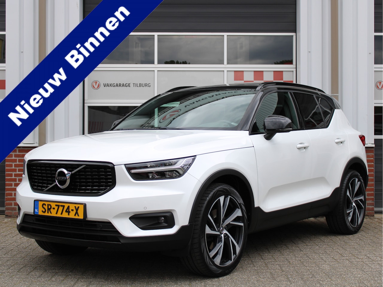Volvo XC40 - 2.0 T4 190PK R-Design Automaat /NAVI/Panoramadak/Trekhaak/Cruise control/PDC/20'LM/Leder/C - AutoWereld.nl