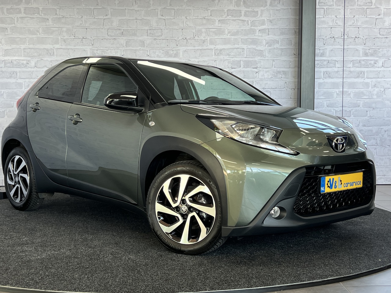 Toyota Aygo X - 1.0 VVT-i MT Pulse Carplay Stoelverwarming ACC Keyless Bi-Tone - AutoWereld.nl