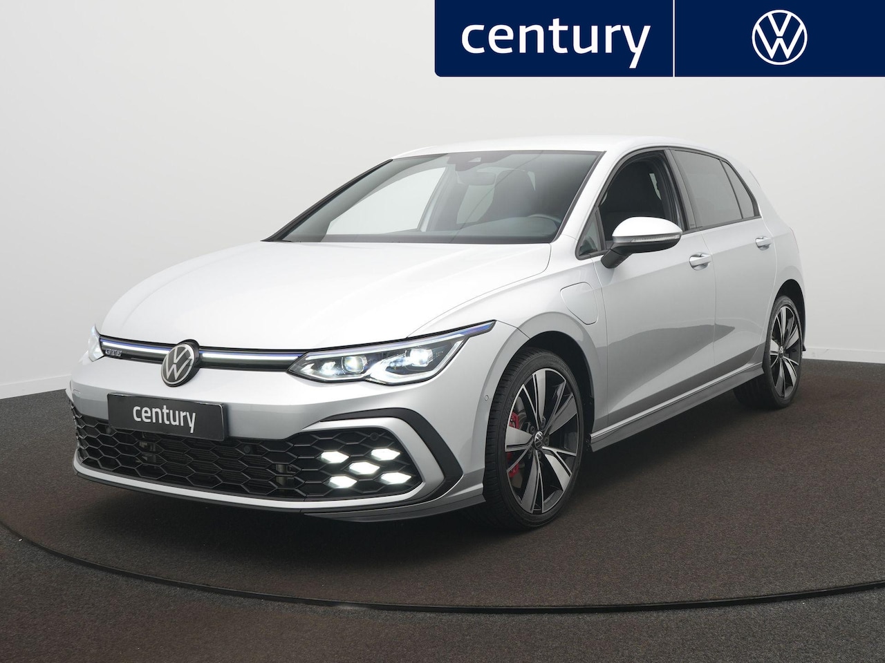 Volkswagen Golf - 1.4 eHybrid GTE Automaat - Side Assist - IQ light - Navigatie - ACC - Camera - Park Assist - AutoWereld.nl