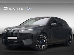 BMW iX - xDrive40 M Sport / Trekhaak / Panoramdak Sky Lounge / Driving Assistant Professional / Par