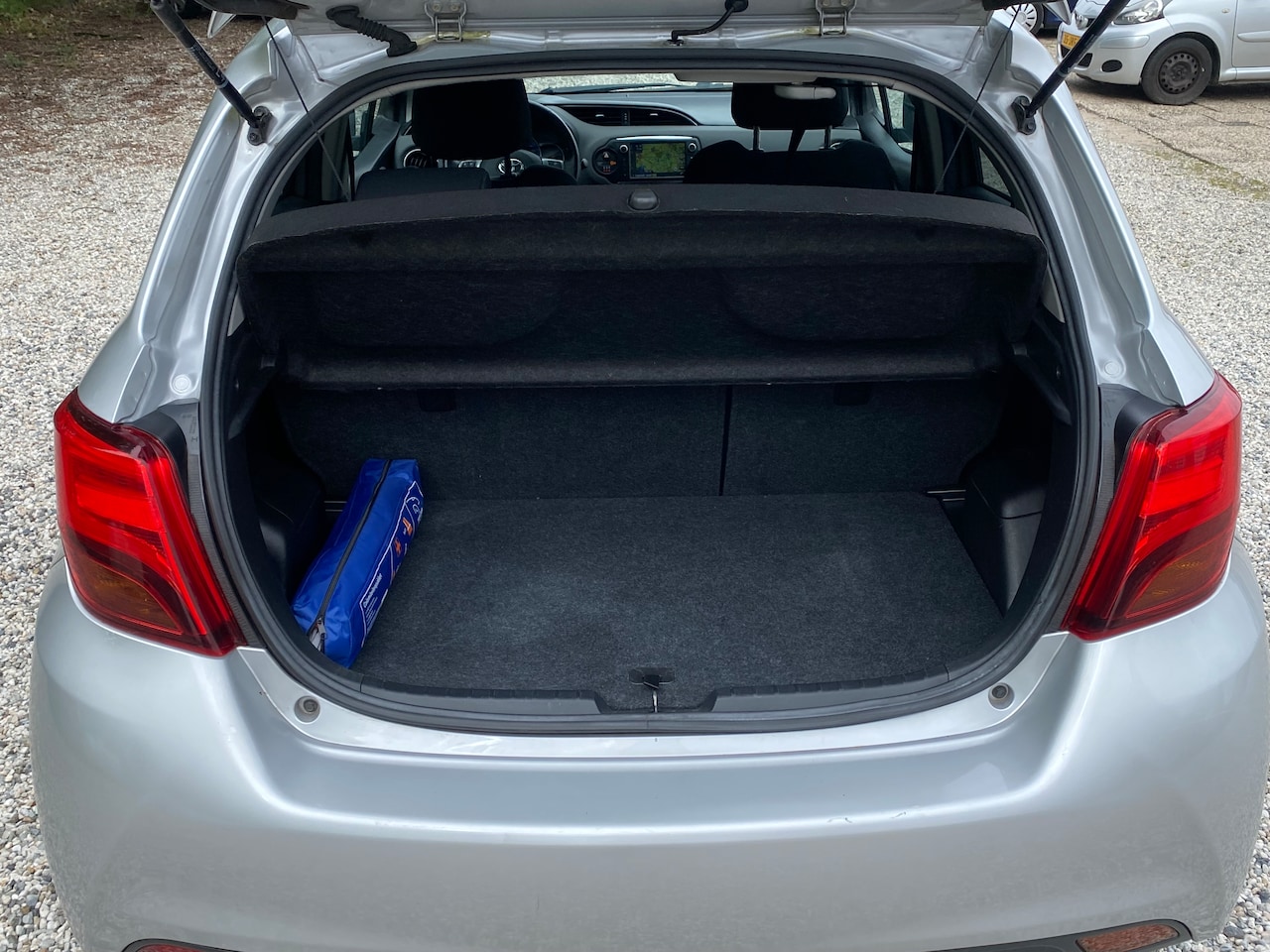 Toyota Yaris - 1.5 Hybrid Dynamic Zeer lage km's - Keyless entry - Navigatie - Cruise controle