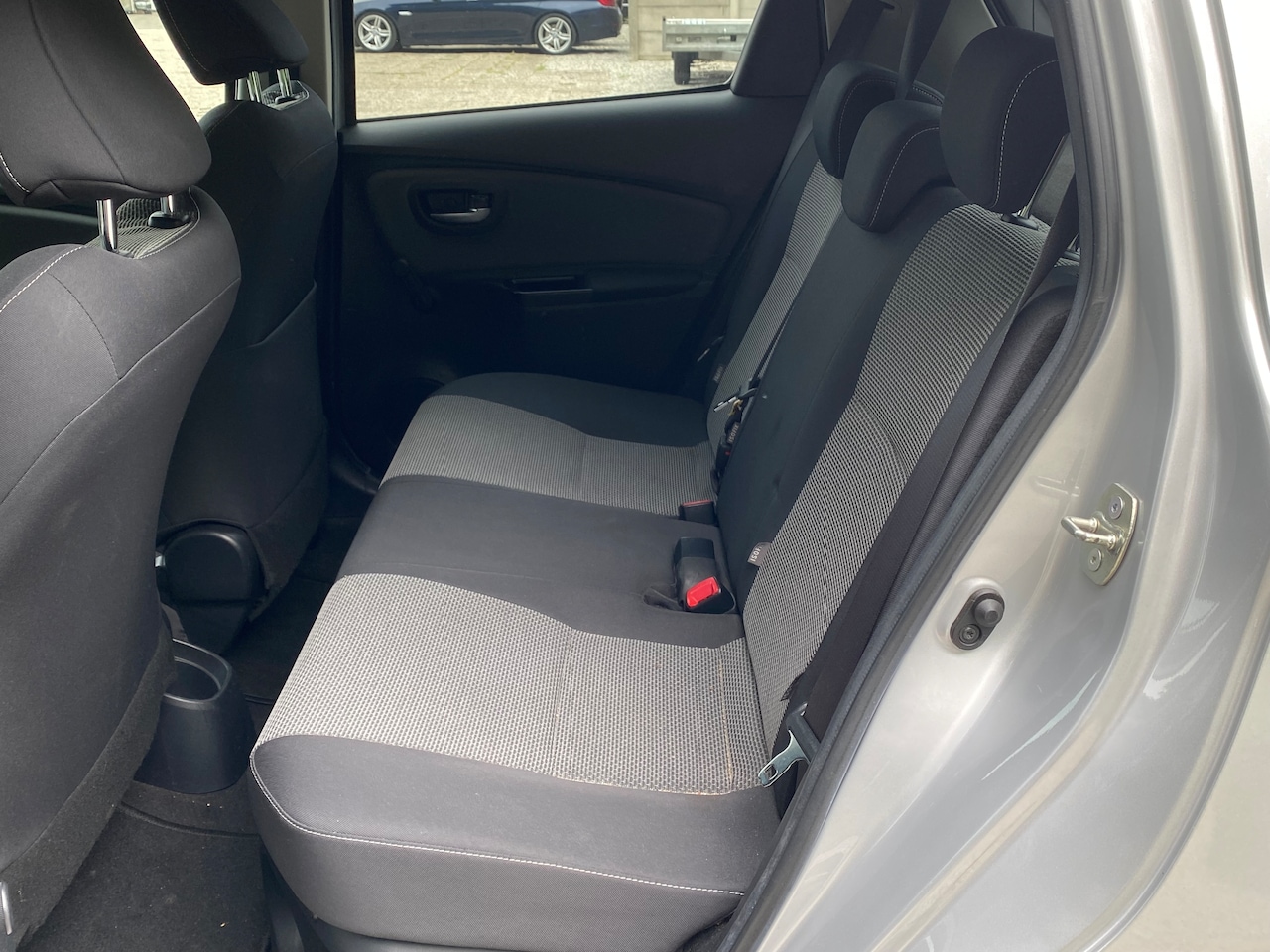 Toyota Yaris - 1.5 Hybrid Dynamic Zeer lage km's - Keyless entry - Navigatie - Cruise controle