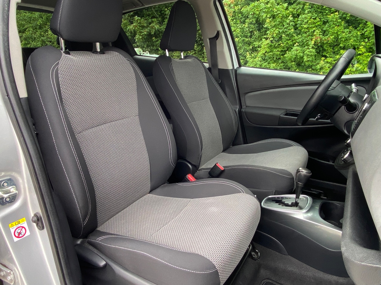 Toyota Yaris - 1.5 Hybrid Dynamic Zeer lage km's - Keyless entry - Navigatie - Cruise controle