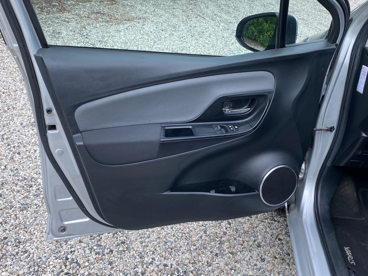 Toyota Yaris - 1.5 Hybrid Dynamic Zeer lage km's - Keyless entry - Navigatie - Cruise controle