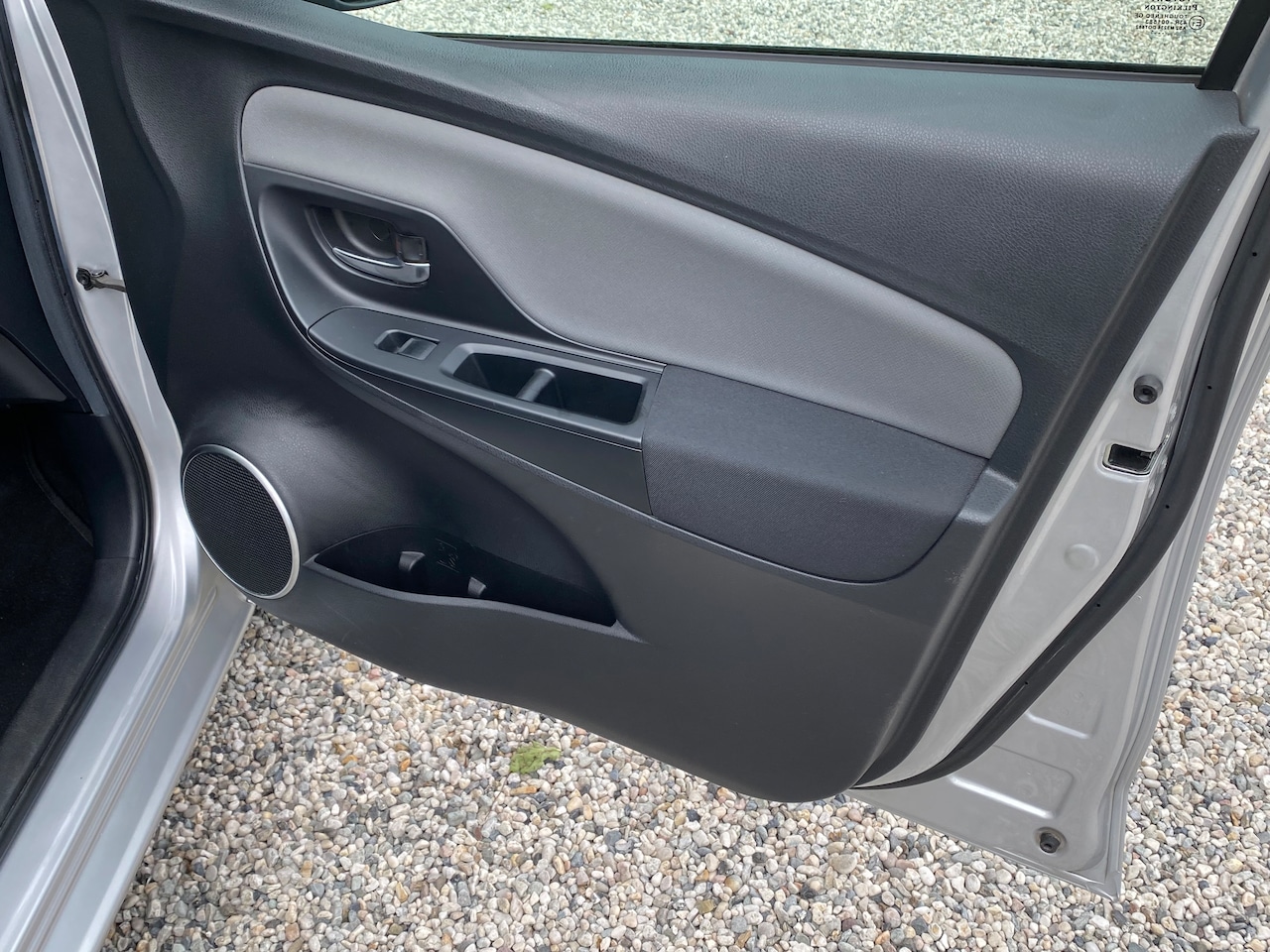 Toyota Yaris - 1.5 Hybrid Dynamic Zeer lage km's - Keyless entry - Navigatie - Cruise controle